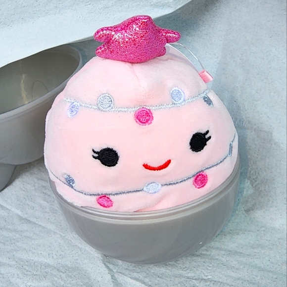 🌲 GARNET 🌲 Pink Christmas Tree Christmas 2023 Mystery Egg Original Squish NWT - Picture 1 of 1